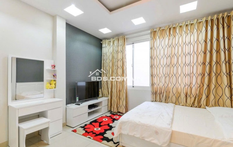 Bán nhà cạnh HXH Ni Sư Huỳnh Liên Ngay khu BÀU CÁT 2 P10 Tân Bình 80m2, 5Tầng. Chỉ 10.8tỷ .